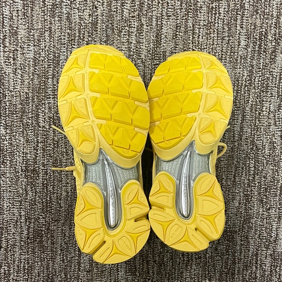 Saucony Yellow Women’s Athletic Shoes - Picture 5 of 6